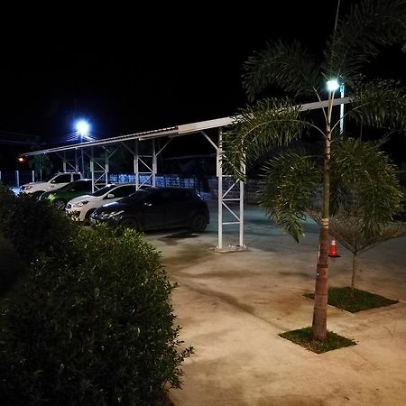 缤纷之地汽车旅馆 呵叻 外观 照片